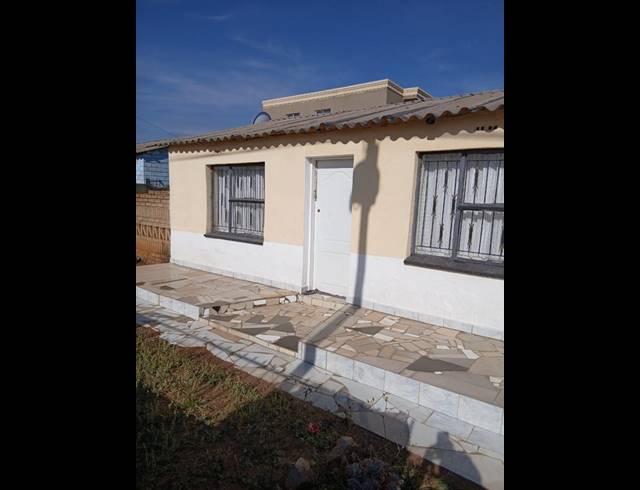 2 BEDROOM HOUSE FOR SALE IN JABULANI